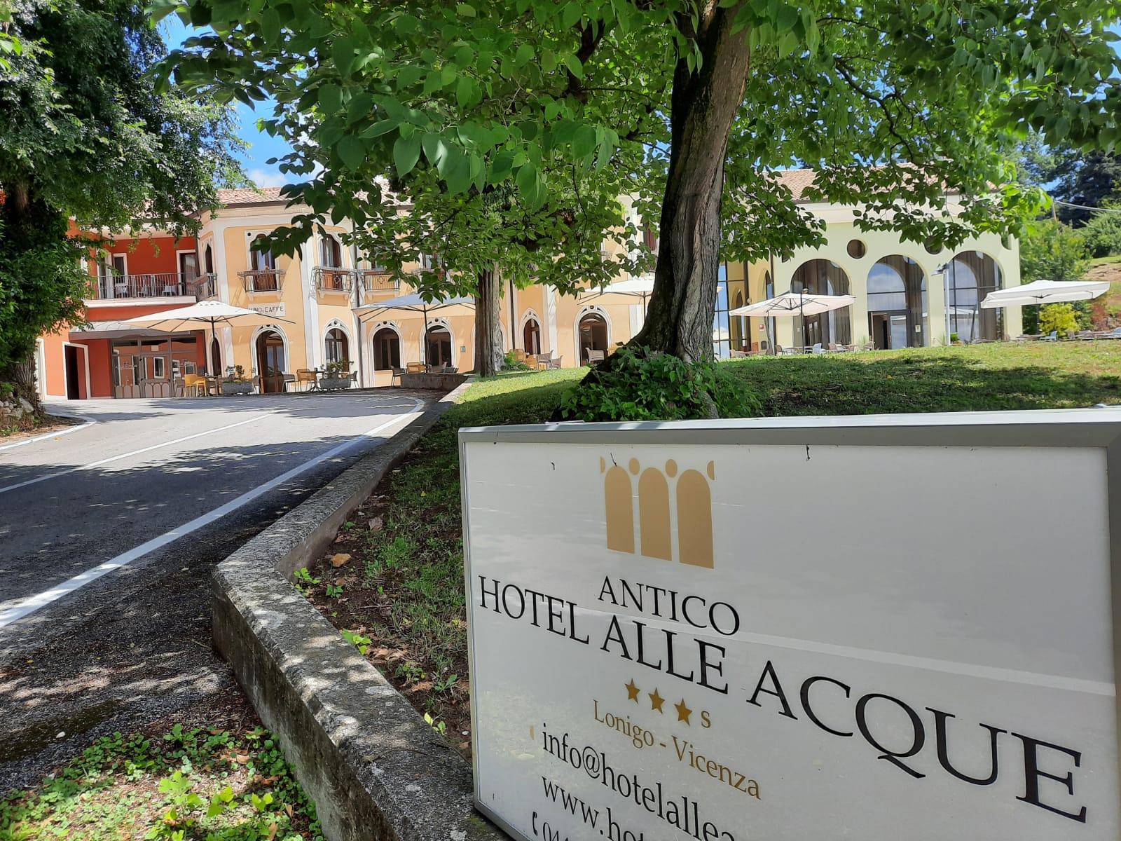 Hotel Alle Acque 洛尼戈 外观 照片
